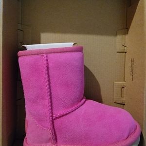 UGG T classic II size 7 new Pink/Raspberry